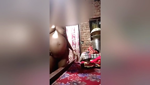 Indian brunette housewife gets her pussy penetrated