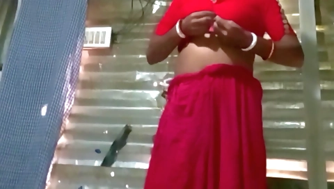 Indian girl gets her pussy fucked in a handjob video