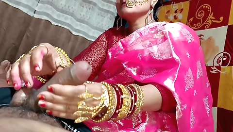 Indian girl gets her pussy fucked by a guy in amateur porn