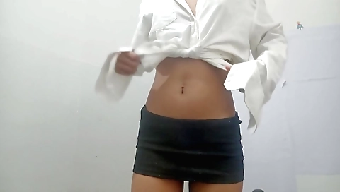 Indian amateur slut rides a huge dick in pure seductive style