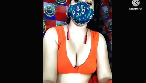 Indian webcam solo showing her lovely tits and boobs