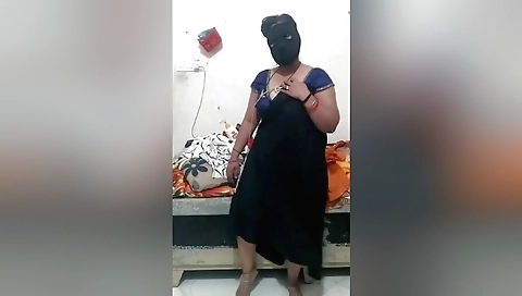 Indian solo video of a sexy teen doing sex with herself