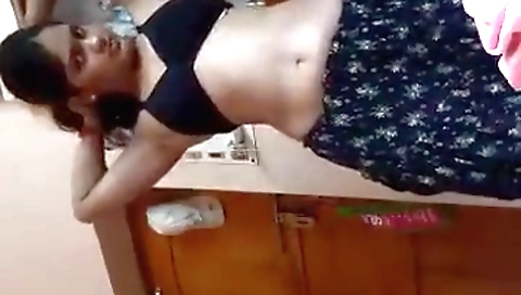 Amateur brunette plays with her wet pussy on webcam