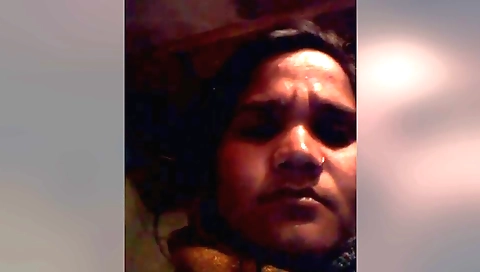 Indian brunette naked on her bed in front of the webcam