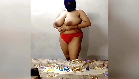 Today Exclusive- Horny Desi Bhabhi Showing Her Big Boobs And Pussy