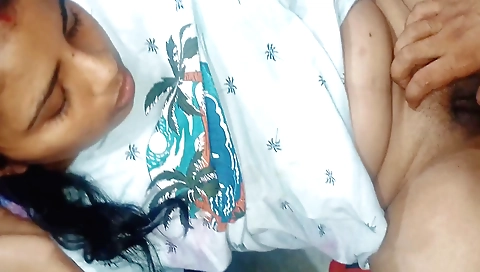 Bhabhi touches her fingers with her lips and fingers