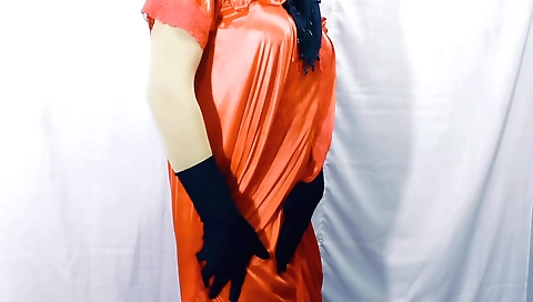 Indian babe is naked and seduces in a private scene