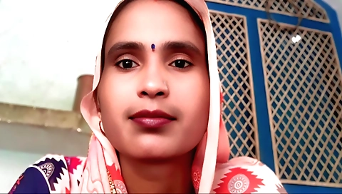 Indian beauty takes off lingerie and shows naked body