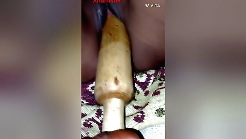 Indian babe gives a blowjob and gets penetrated with a toy