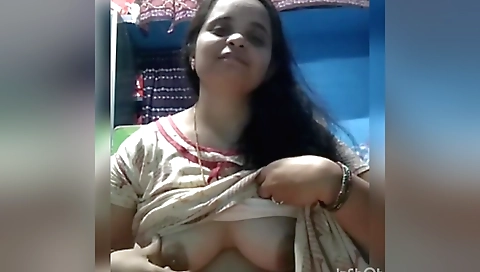 Indian woman is showing off her big boobs on webcam