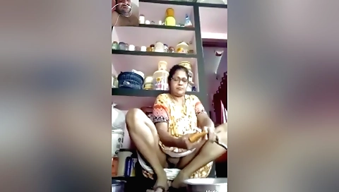 Indian Aunty Pussy Flash While Taking With Lover On Video Call