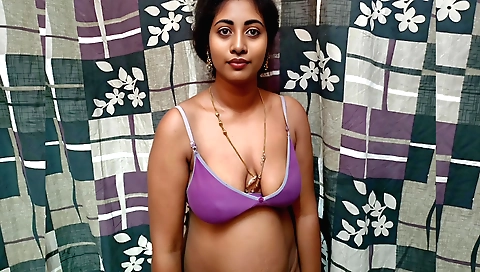 Indian girl in hot amateur porn video with vibrator