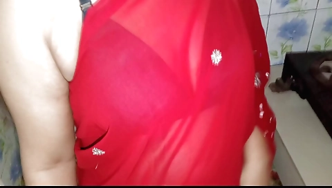 Indian girlfriend got fingered by her husband in the kitchen