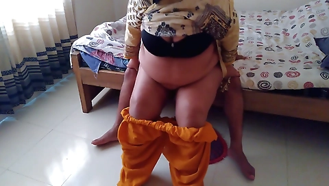 Indian stepsister shows her big boobs in amateur video