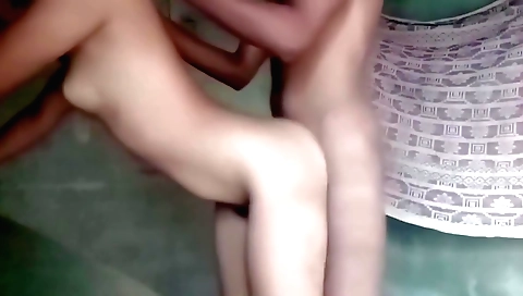 Indian amateur girl with a lot of experience in calling her neighbor