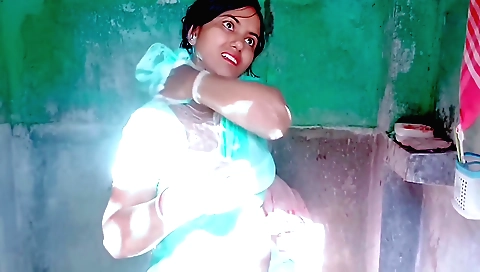 Indian girl enjoys sex with husband in homemade solo video
