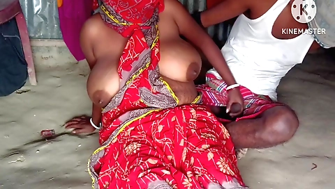 Bhabhi gets boned from behind in a hot amateur scene