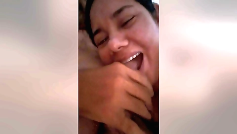 Indian amateur brunette enjoys a deepthroat blowjob