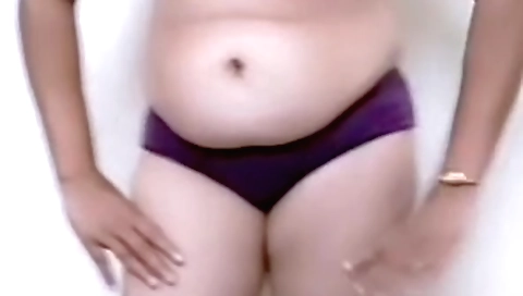 Indian teen shows off her body in amateur stripper clip