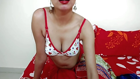 Amateur brunette shows her naked body in webcam video