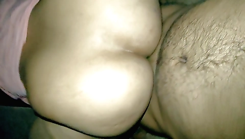 Indian mom in bath has pussy touched in bath towel