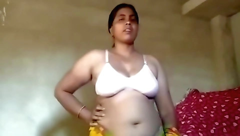 Indian solo video shows a beautiful slut on her back