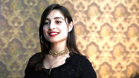 Indian brunette girl masturbates to her own pleasure