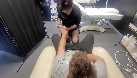 Busty Indian slut with a big ass gets her face shaved