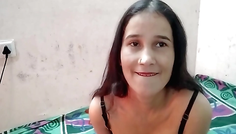 Indian stepsister shows us her sexy face and nude skin