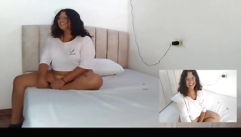 Amateurs big boobs brunette girl showing off her pussy