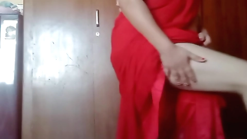 Amateur girl masturbates naked in homemade amateur video