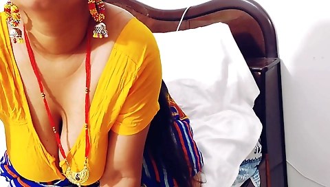 Indian slut fucks her newly married partner in amateur video