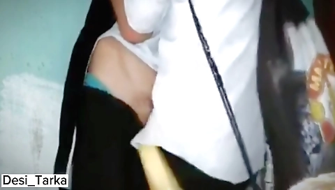 Indian amateur video with a brunette in a webcam clip