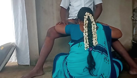 Indian housewife gets her mouth covered with a dick