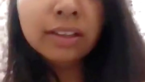 Amateur brunette fucks in the solo video with webcam