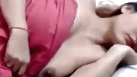 Indian hottie with a nice figure fucks her pussy on bed