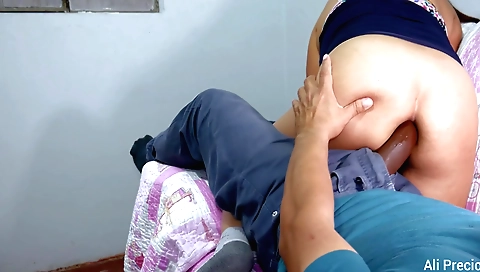 Indian amateur babe likes to put her big dick in her ass