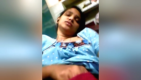 Amateur brunette in a sexy pose masturbating on webcams