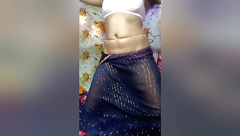 Indian hottie shows off her body in homemade porn video