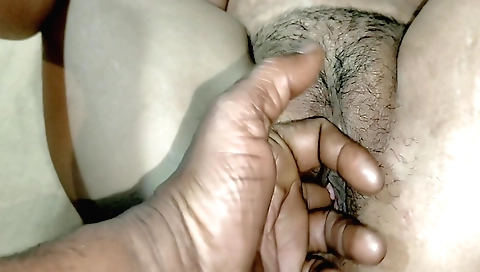 Horny video of a girl getting a creampie in her pussy