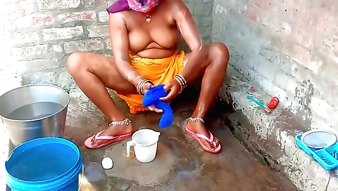 Indian milf in homemade shower video exposing her big tits