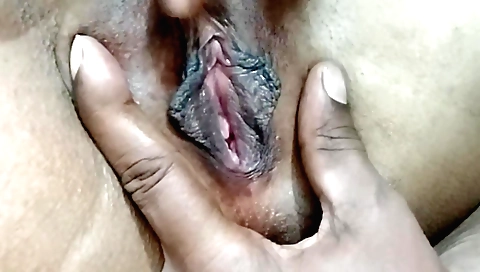 Indian mature woman takes her boyfriend deep in pussy