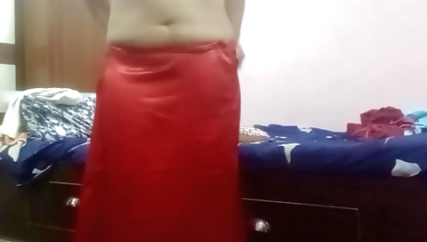 Chicky girl in indian bathhouse stretches and stretches too