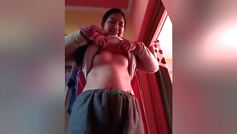 Beautiful brunette amateur beauty in an amateur hd video