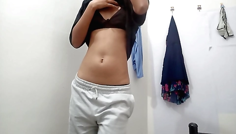 Amateur brunette shows what she has got with her tits