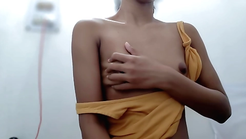 Amaret is taking an intimate porn shoot with her long and juicy pussy