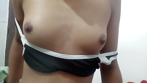 Indian girlfriend loves to play with a dick on live video