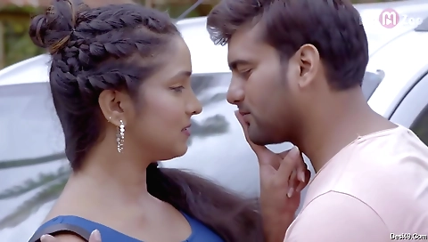 Gym instructor with big tits does her best in workout