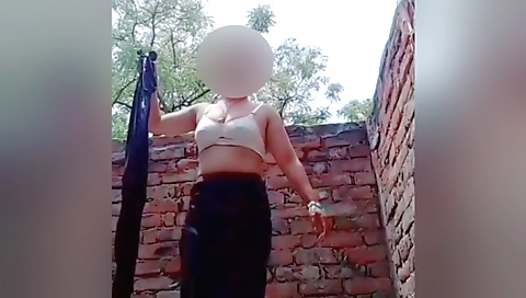 Indian babe takes a bath and masturbates in this homemade video