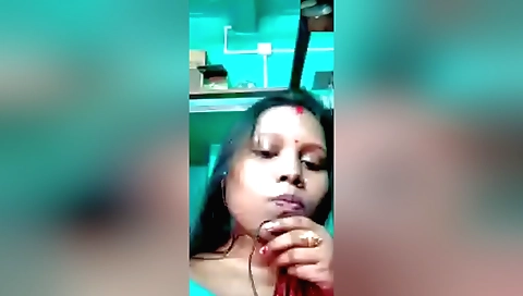 Today Exclusive- Desi Bhabhi Showing Her Big Ass And Pussy 1